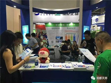 “无泻问后”“与蓝共舞”登陆江西猪业博览会