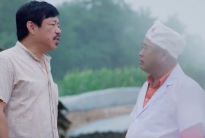 农村大叔养的猪病了治病怕花钱,兽医教他省钱法子