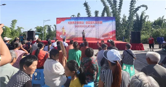 军地携手助脱贫 强国强军奔小康