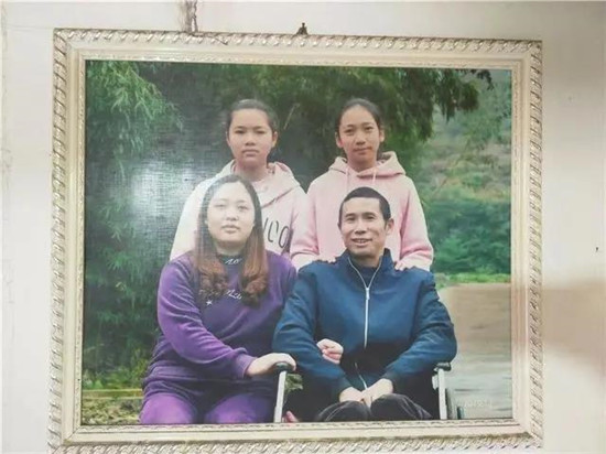 「我的脱贫故事」轮椅上的“养猪达人”!