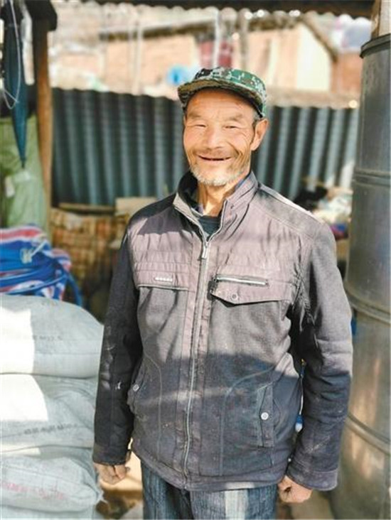 昔日最穷贫困户 如今当起“猪老板”