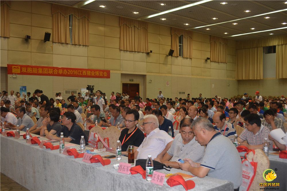 7月22日，2016华南(江西)猪业博览会暨高效养猪高峰论坛在南昌国际展览中心隆重举行。展会期间共计上万余养猪人参展交流，被组办方誉为江西历年规模最大、参与人数最广、影响最深的猪业博览会，对促进当地乃至华南、华东地区养殖产业融合发展具有极大的意义。