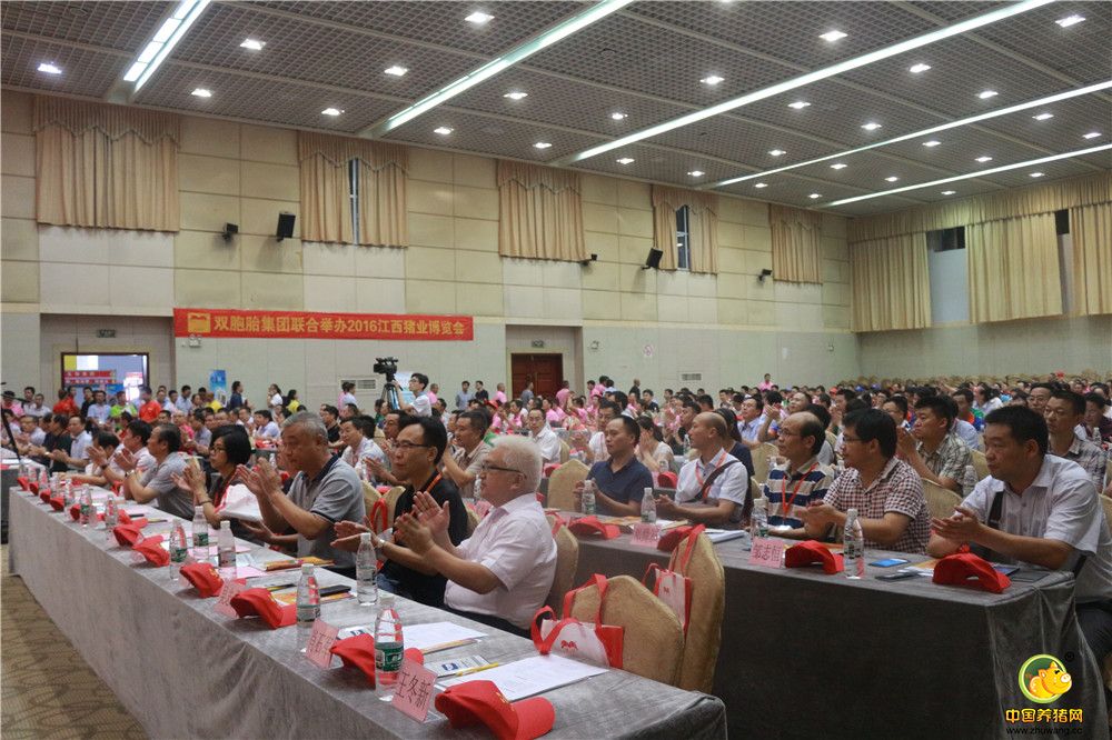 7月22日，2016华南(江西)猪业博览会暨高效养猪高峰论坛在南昌国际展览中心隆重举行。展会期间共计上万余养猪人参展交流，被组办方誉为江西历年规模最大、参与人数最广、影响最深的猪业博览会，对促进当地乃至华南、华东地区养殖产业融合发展具有极大的意义。