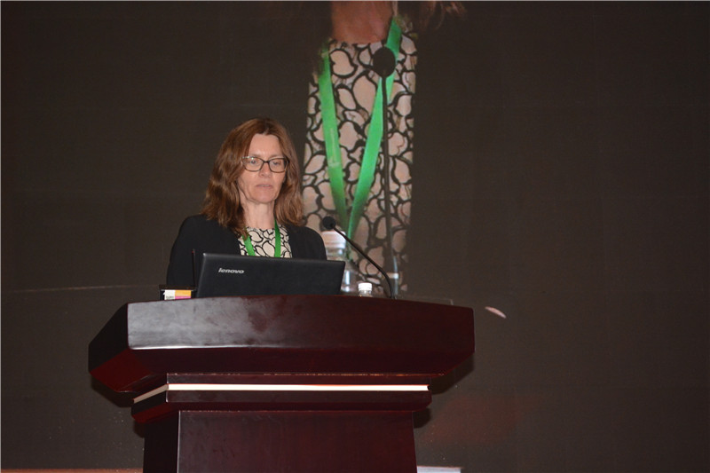 Dr. Tanja I Opriessnig在会上作了关于猪圆环病毒：现状、诊断和最佳控制策略的报告。