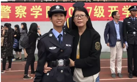 13年了，你女儿也穿上了警服！烈士遗孀泣血祭文，感动无数人…… 　　