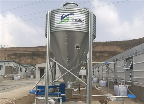 4月18日，京鹏环宇畜牧合作打造的唐人神天水君高复本农业有限公司第一批生猪入场。