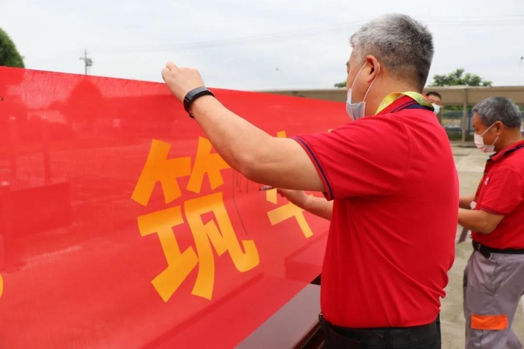 安全无小事，责任大于天。大北农（武汉）科技园全体老师必将时刻谨记安全生产，全面贯彻集团安全生产方针，落实安全生产责任制，营造“安全管理，人人有责”的浓厚氛围；同时进一步增强全员的安全意识，预防各类事故发生，创建“人人管安全，人人要安全”的和谐企业，促进公司安全、持续、稳定发展，为湖北区的稳步发展提供坚实保障！