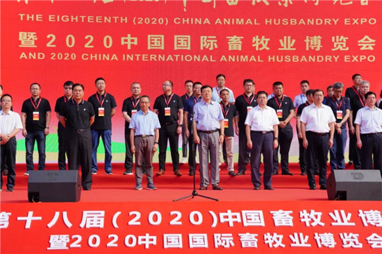 畜博会现场|农业农村部副部长于康震莅临扬翔展位！