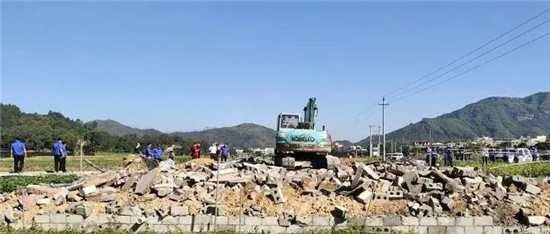 拆除现场曝光！在基本农田违建猪舍，执法出动70余人整治！（之三）