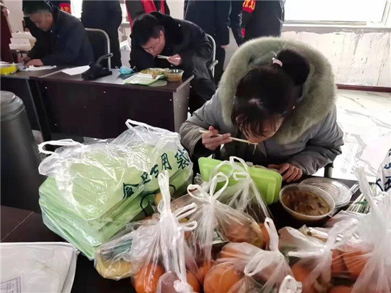 防护服、口罩、手套、热饭菜，-20℃下北方扬翔再次送暖！（3）