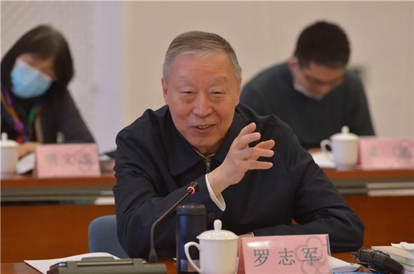 　　罗志军