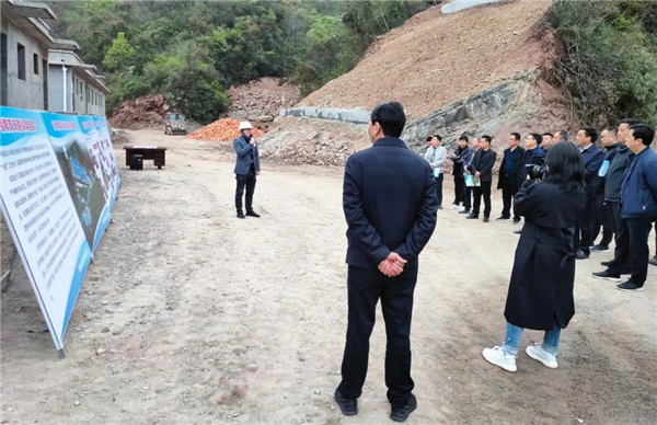宁强县汤副县长携宁强县人大、政协以及各乡镇负责人莅临指导项目建设进度