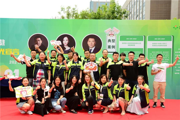 通过短片回顾了文化节的精彩瞬间，嘉奖表彰了文化节优秀组织与文化建设的优秀实践项目