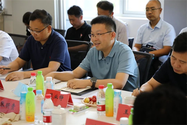 新希望将在数字农业、智慧农业建设、三产融合、全产业链打造等方面与农业农村部、中国农业银行、市区农业局保持密切沟通，共同推动乡村产业发展取得实效。