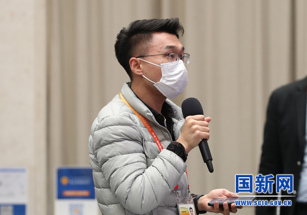 中国日报记者提问（栾海军 摄）