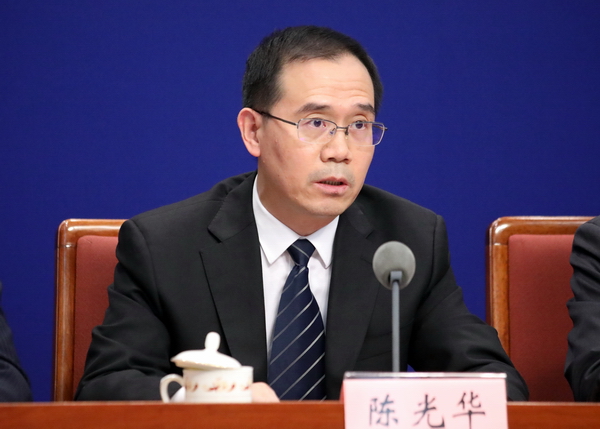 部畜牧兽医局副局长陈光华答记者问