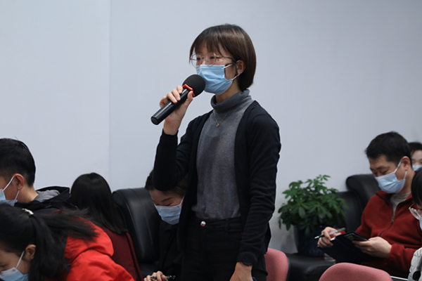 二十一世纪经济报道记者提问