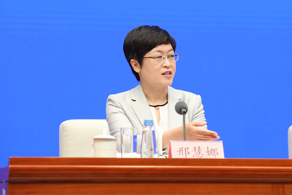 国务院新闻办新闻局副局长、新闻发言人邢慧娜