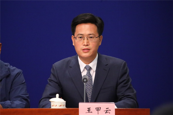 农业农村部农业机械化管理司副司长王甲云回答记者提问