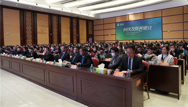 400多名饲料经销商齐聚扬翔，共讨如何为养猪人提供更大价值！