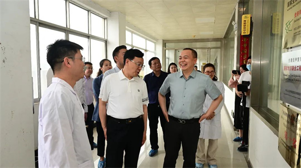 农业农村部科技教育司司长周云龙一行莅临扬翔调研指导