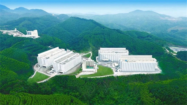 扬翔总裁施亮：智能设施楼房电子游艺网站
关键技术和生物安全难点