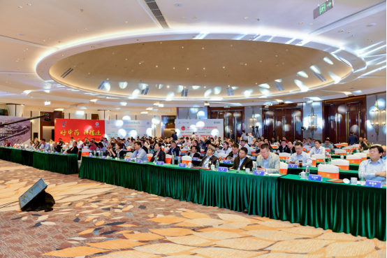 通威好产品走进2023第九届中国猪业高峰论坛