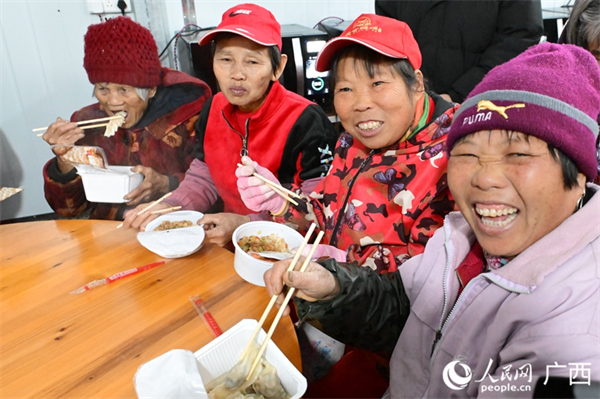 老人用餐有去处 港南区乡村爱心食堂新增3家