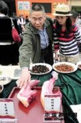 爱心订养猪 助农户脱贫