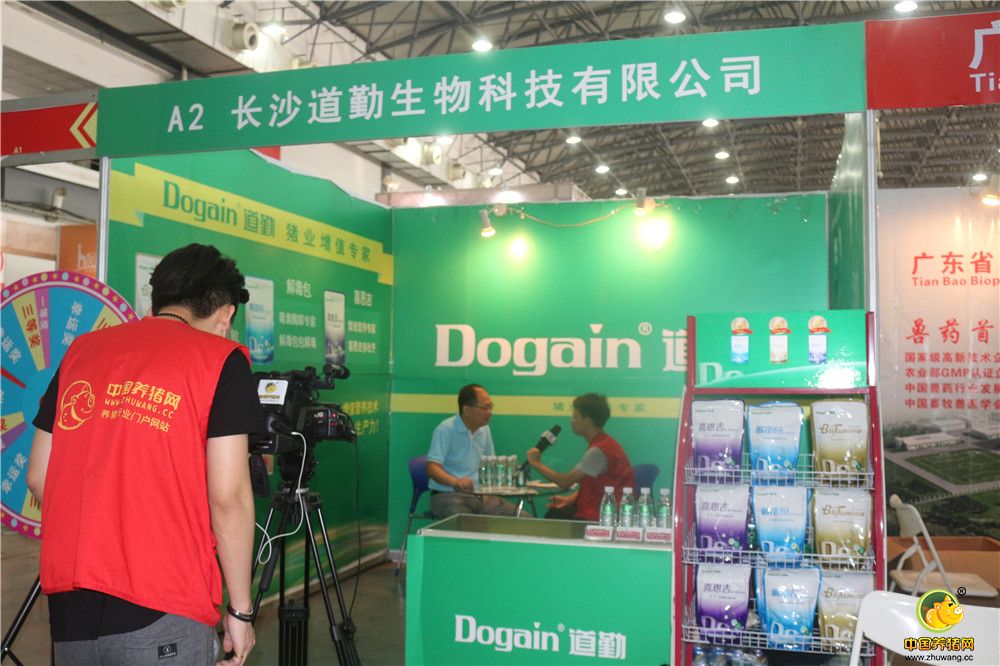 7月22日，2016华南(江西)猪业博览会暨高效养猪高峰论坛在南昌国际展览中心隆重举行。展会期间共计上万余养猪人参展交流，被组办方誉为江西历年规模最大、参与人数最广、影响最深的猪业博览会，对促进当地乃至华南、华东地区养殖产业融合发展具有极大的意义。