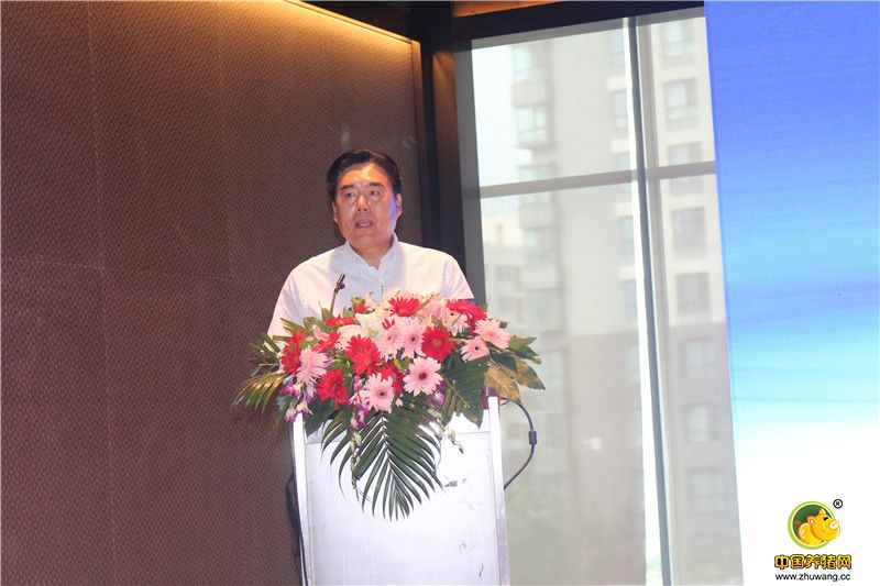 中国农业大学动物科学技术学院教授 王爱国上台致辞