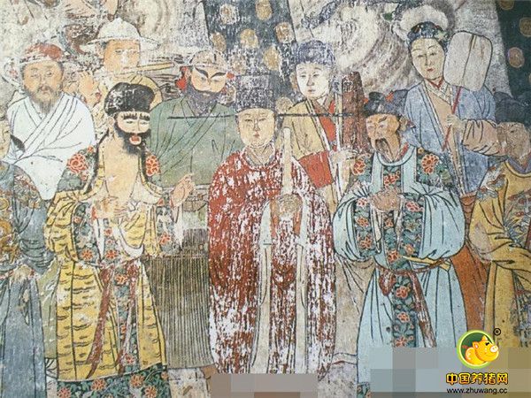 几百平方米的壁画，修复之前首先要一寸一寸地清理，根据壁画位置、轴线、标高等整理出一套施工方案。