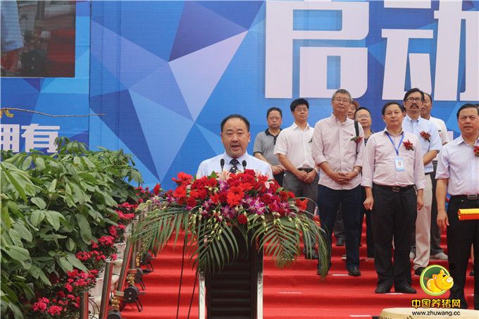 华派生物集团董事长谢建勇先生致欢迎辞