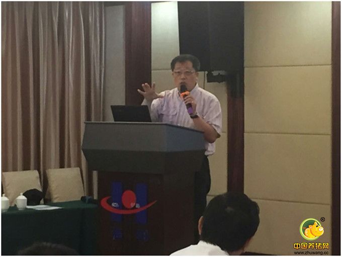 陈总裁在致辞中表示：安佑低碳生态环保养猪只为力证畜牧业不是温室气体排放的元凶污染源，企业践行创新驱动不是空谈，需要找到支撑点。畜牧业环保问题已成为影响行业存亡的问题，很多人误认为畜牧业产生的粪污污染是环境污染源的“主力军”，安佑致力于做行业低碳环保的引领者，就是要告诉大家：畜牧业不是温室气体排放的元凶污染源，通过在饲料配方、饲料生产、养殖环节和粪污处理等几个方面实行节能减排，是可以实现体内减排，体外减量，猪粪变绿金的。