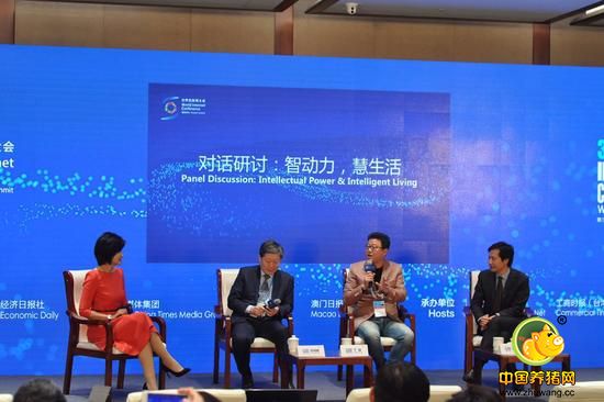 “我们的猪都是智能养殖，6个人养2万头猪从环保角度来说我可以在这里骄傲的说我们养的猪的粪便经过处理之后，这水我可以喝下去。”丁磊表示，“以后将会直播展示怎么处理污水 这也是科技在农业上的运用。”丁磊表示，味央电子游艺平台最晚今年12月可以对外公开发售电子游艺平台，但量级有限，丁磊希望明年有足够的量来满足消费者的需求。