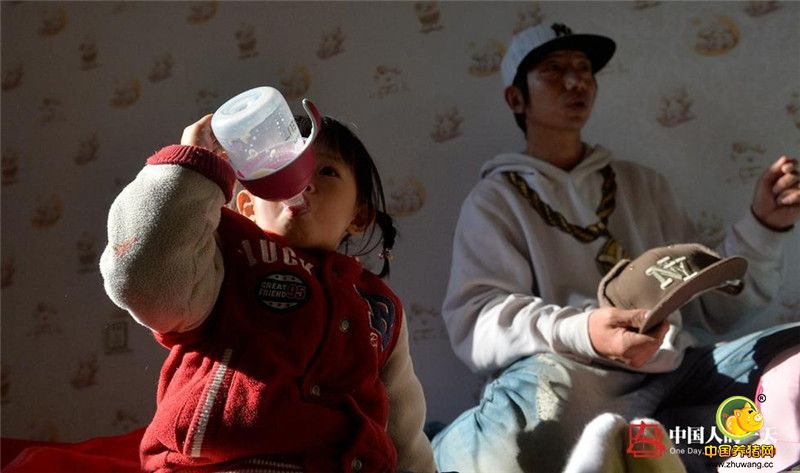 2013年，王智与妻子结婚，并在婚后一年有了他们的女儿。对于王智来说压力更大了，因为以自己微薄的收入，很难支撑起一个家。眼看着身边的同事转行，王智对街舞教学行业灰心了。