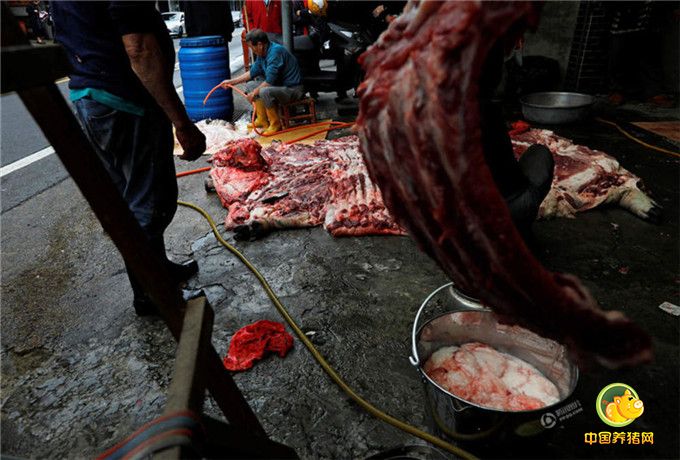 获奖的神猪被宰杀。