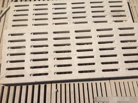 不同规格漏缝地板（上面保育栏的是塑料制成）