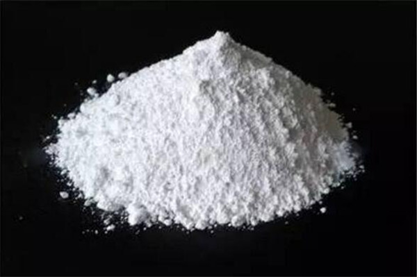 6、母猪产后瘫痪偏方：取生石灰、清水适量，搅匀静置，瘫痪病猪每次吃食前取300到400毫升上清液，混入饲料中喂给，连用7天。