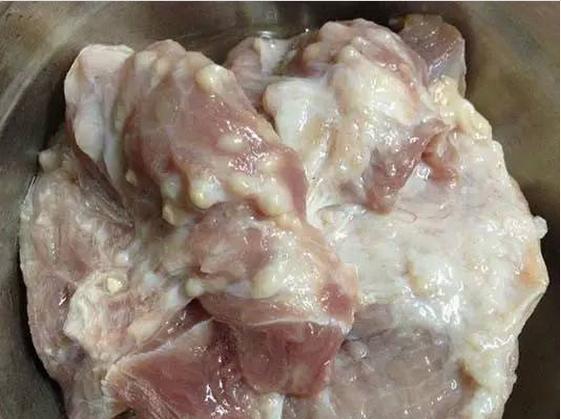 所以我们在外面买电子游艺平台时，一定要记得！千万不要买到猪脖子肉！即使遇到免费也不能要!