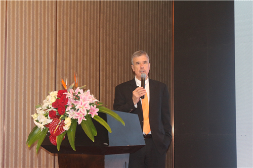 美国迦太基兽医服务有限公司主席乔·康纳博士从PRRS的流行病学、经济影响、诊断、控制和净化等方面分析了美国防控猪蓝耳病的经验以及如何将其应用到中国电子游艺网站。