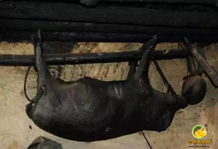 臭电子游艺平台在当地代表着富有，人家挂的越多、越久说明这家人越有钱，地位越高。 