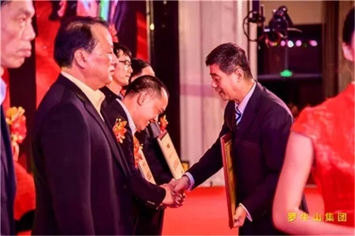 罗牛山集团2018年目标责任书签订仪式暨2017年总结表彰大会圆满举办