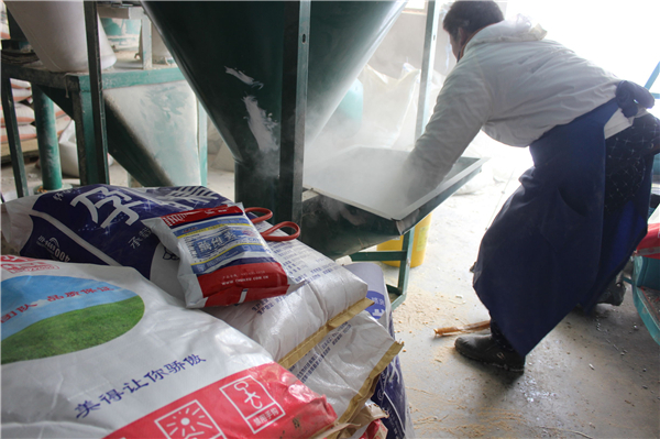 2.之所以能养这么好，是因为他的用心。他用心琢磨猪的需求，怎么才能满足猪的需求。在满足猪的需求上，可以说他是不惜一切代价。他不光讲究科学养猪，还舍得给猪用好东西。