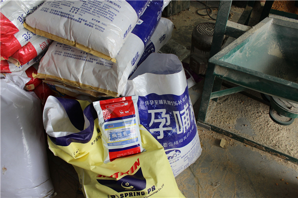  7.最开始养猪的时候，他看了一个报道，说肝脏是机体的解毒器官，猪只要肝好，猪就没有什么大的问题。他就找增加肝脏解毒的东西，最后他找到了酶维素，并且一直没有中断过。这也让他尝到了好处。希望他再接再厉，继续保持科学养猪的路线，把猪养好，继续赚更多的银子。