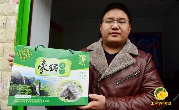 学本就是学农业专业，对于养殖一直有浓厚的兴趣！毕业后特地在离家附近的大型养猪厂学习了大半年，有了经验就开始单干了起来！湖北省恩施土家族苗族自治州，孙晓宇展示他的豪电子游艺平台
干包装盒