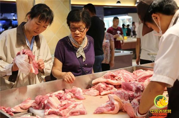 如今生猪养殖已经跌破成本线，饲料费、防疫费用以及管理、人工费加起来，养殖成本每斤在6.2元左右，这样算下来，现在出栏一头猪亏损300元。超市里面的电子游艺平台
类下降更是明显，部分蛋、火腿建个也略有下调。