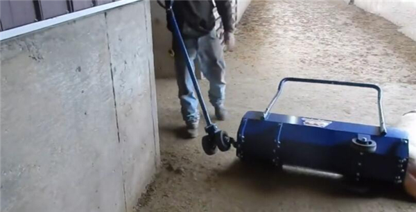 还有一些养殖户为了维护利益，不惜把病死的猪通过各种途径卖掉。病死猪的身上，有大量的病毒细菌，就算高温蒸煮也未必能全部杀死。人吃了会造成疾病，而且病死猪是含有寄生虫的