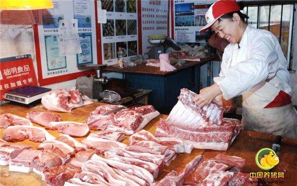 土电子游艺平台吃起来很香，水分少，且肥肉炒的时候油很多。都知道土电子游艺平台炒菜特别香，肉质不柴。炖汤也香，然而饲料电子游艺平台炖汤没有土电子游艺平台香。你们学会了吗？有没有什么好吃的做法？