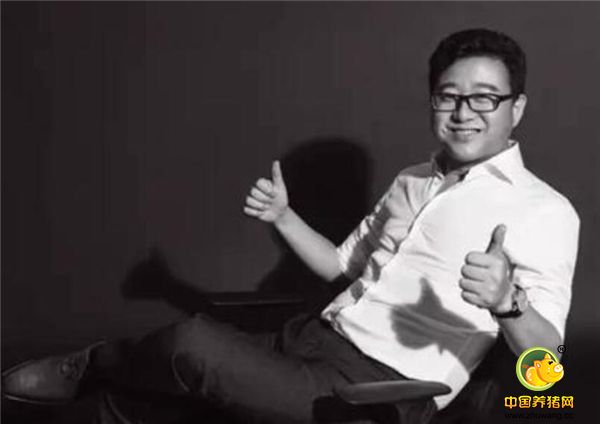 丁磊是一个学物理出身的人，能走到今天这一步，还是不容易了。用互联网思维养猪，一鸣惊人。丁磊养的猪一上市就遭到哄抢，每斤买到了30-40元，同时他在网上众筹养猪，56个小时就筹到了100万，有500万网民的热烈参与，不断刷新了中国农业类众筹的记录。短短几年，网易造出了一座当今世界数一数二的电子游艺网站
，丁磊用实力回应所有的质疑。